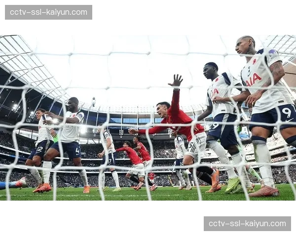 北伦敦德比赛前，热刺主场外球迷聚集规模创纪录