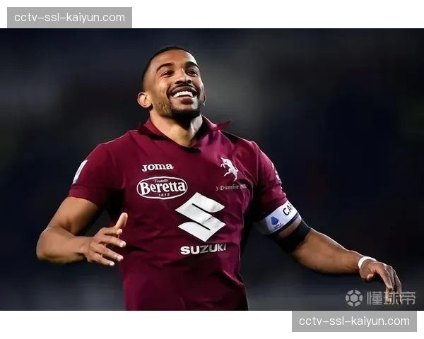 特写：都灵老将吉吉在四后卫与五后卫切换中的角色适应