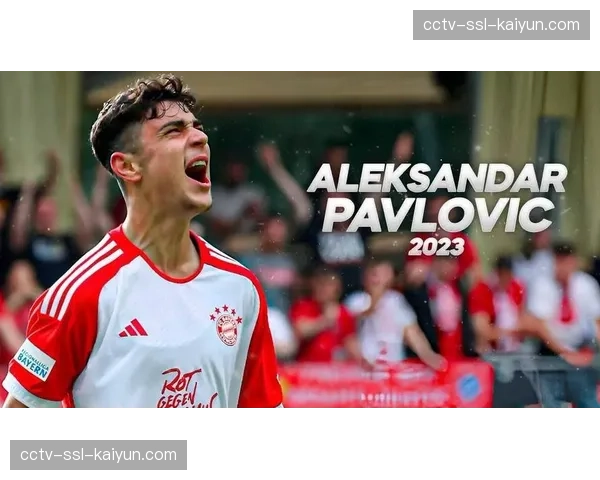 特写：训练结束后独自加练任意球的拜仁小将帕夫洛维奇