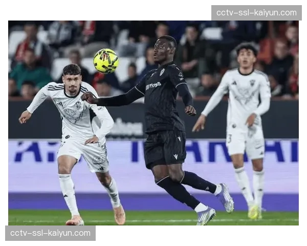 洛里昂1-1战平巴黎FC，迪昂破门难助主队全取三分